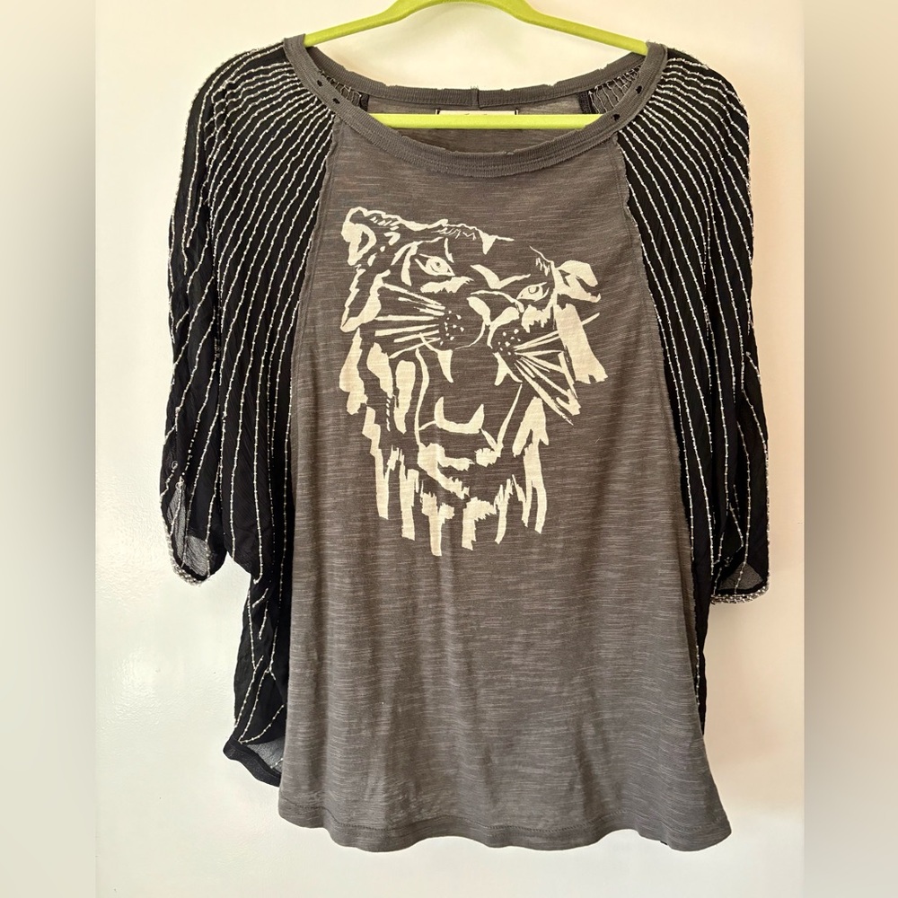 Free People We the Free Oversize distressed Showtime Tiger tee beaded sleeves S